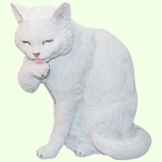 Копилка для денег Кот лижет лапу белый