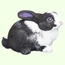 Скульптурный памятник Кролик черно-белый