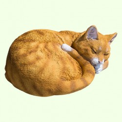 Скульптурный памятник Спящий кот калачиком рыжий