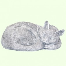 Скульптурный памятник Спящий кот калачиком с серой патиной