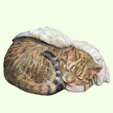 Скульптурный памятник Спящий кот золотой полосатый ангел