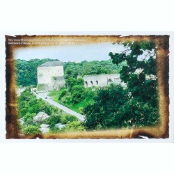 Открытка Старый въезд в город начала XXI в.