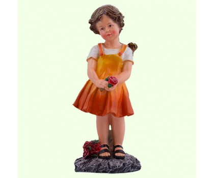 Садовая фигура Девочка с розами