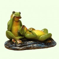 Садовая фигура Жабки мечтающие
