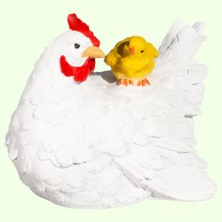 Садовая фигурка Курица с цыпленком белая