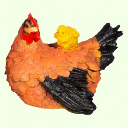 Садовая фигурка Курица с цыпленком рыжая