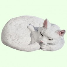 Садовая фигурка Спящий кот калачиком белый
