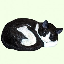 Урна для праха Спящий кот тукседо калачиком 